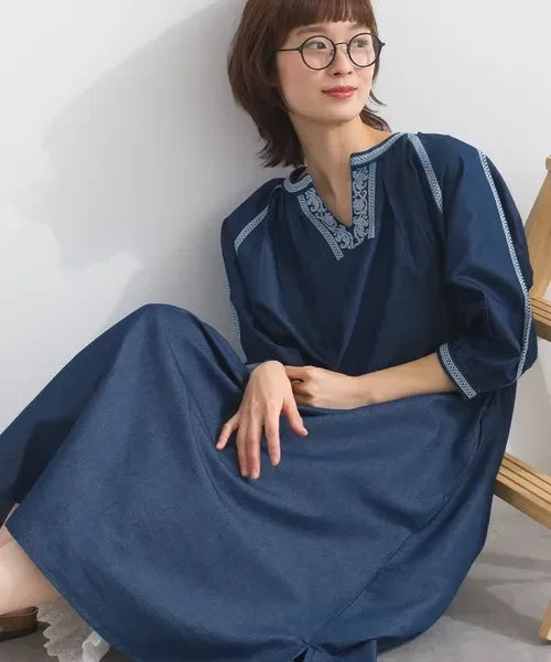 融合日系浪漫美學與蕾絲拼接工藝之女裝連身裙。