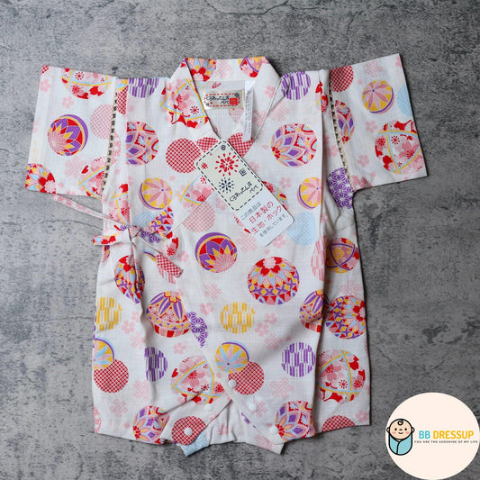 經典金魚圖案之嬰兒和服連身衣,展現日式美感。