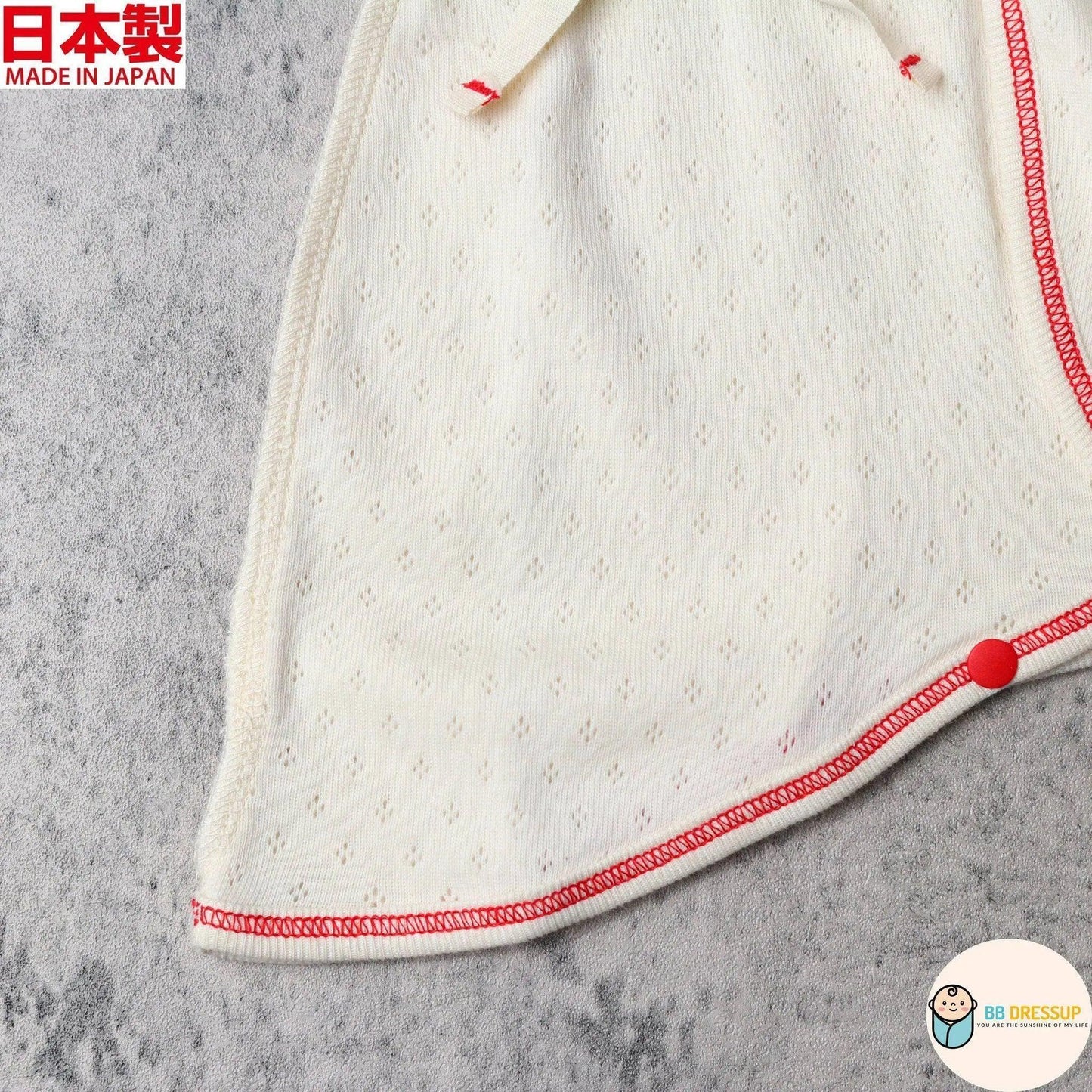 採用高品質有機棉布料製成之Pompkins初生連身衣。
