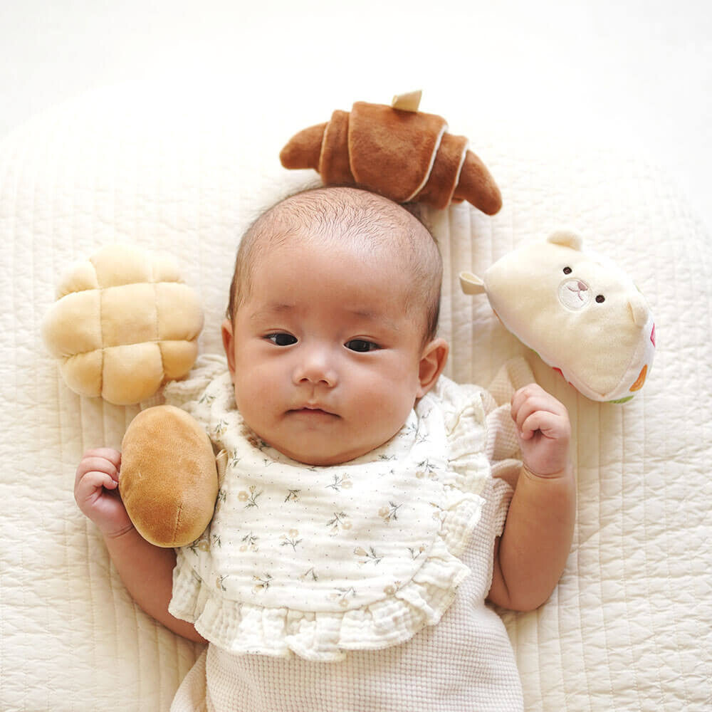 [現貨] 日本直送 Amanoppo 嬰兒布製小熊君的現烤麵包手鈴禮盒 - BB Dressup