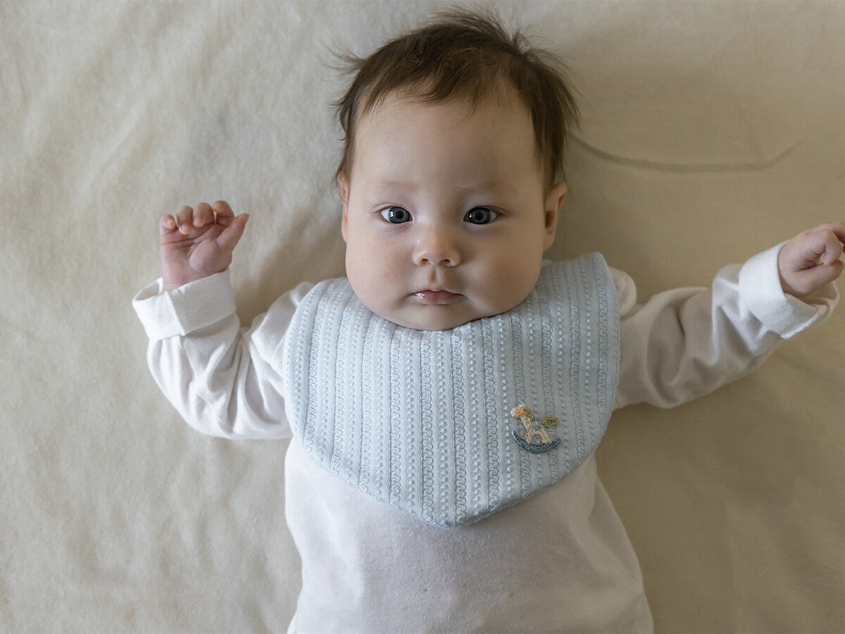 [現貨] 日本製 Amorosa mamma 嬰兒全棉藍色手編木馬蕾絲針織口水肩