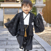 結合傳統和服造型與現代連身衣設計之日系嬰兒服飾。