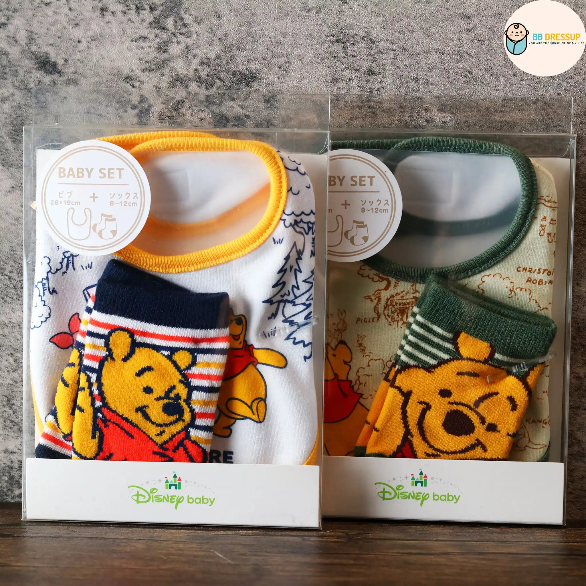 [現貨] 日本直送LIG 嬰兒口水肩/嬰兒襪Baby Gift set禮盒 (Winnie The Pooh A款) - BB Dressup