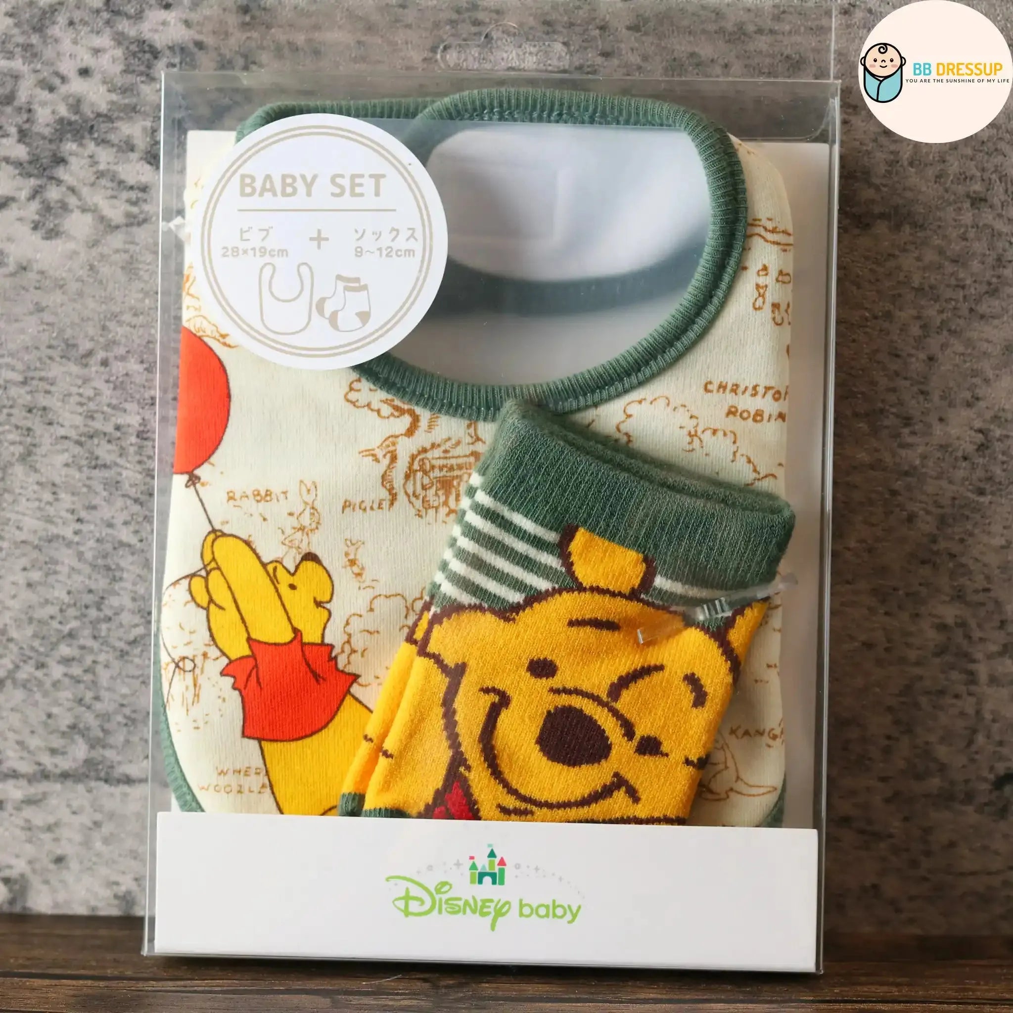 [現貨] 日本直送LIG 嬰兒口水肩/嬰兒襪Baby Gift set禮盒 (Winnie The Pooh B款) - BB Dressup