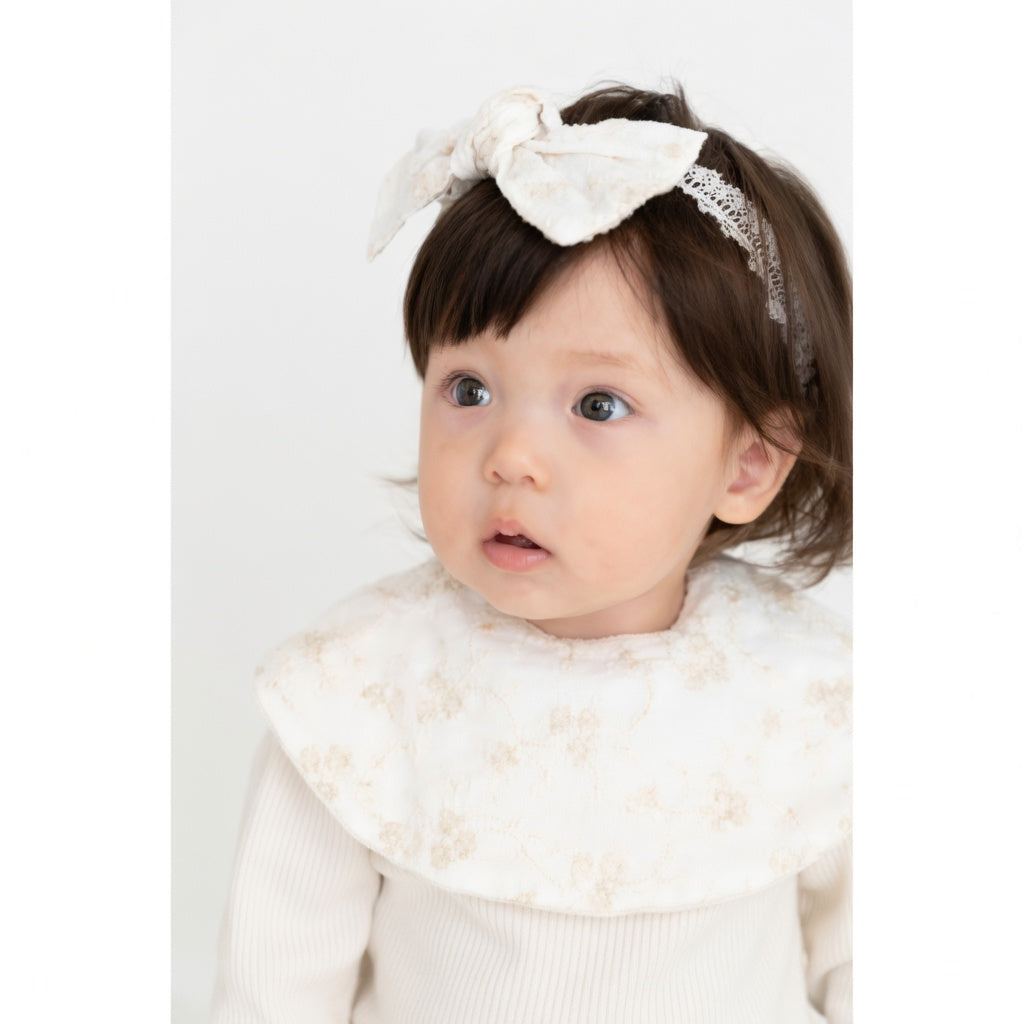 [現貨] 日本製 Lien De Famille 白色繡花圓形嬰兒口水肩/圍兜 - BB Dressup