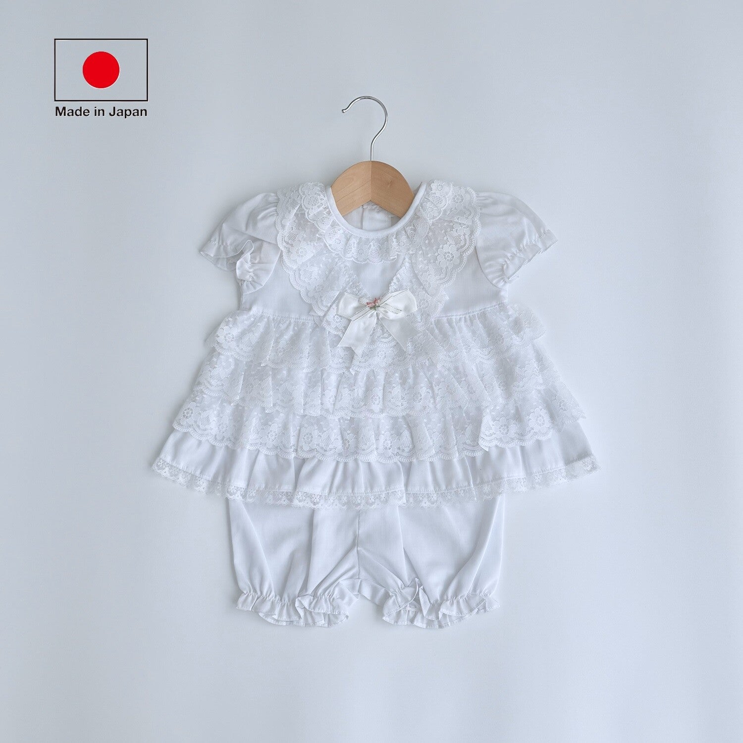 [現貨] 日本製Three Arrorw白色純棉3層蕾絲束腰外衣和燈籠褲 (兩件裝) - BB Dressup