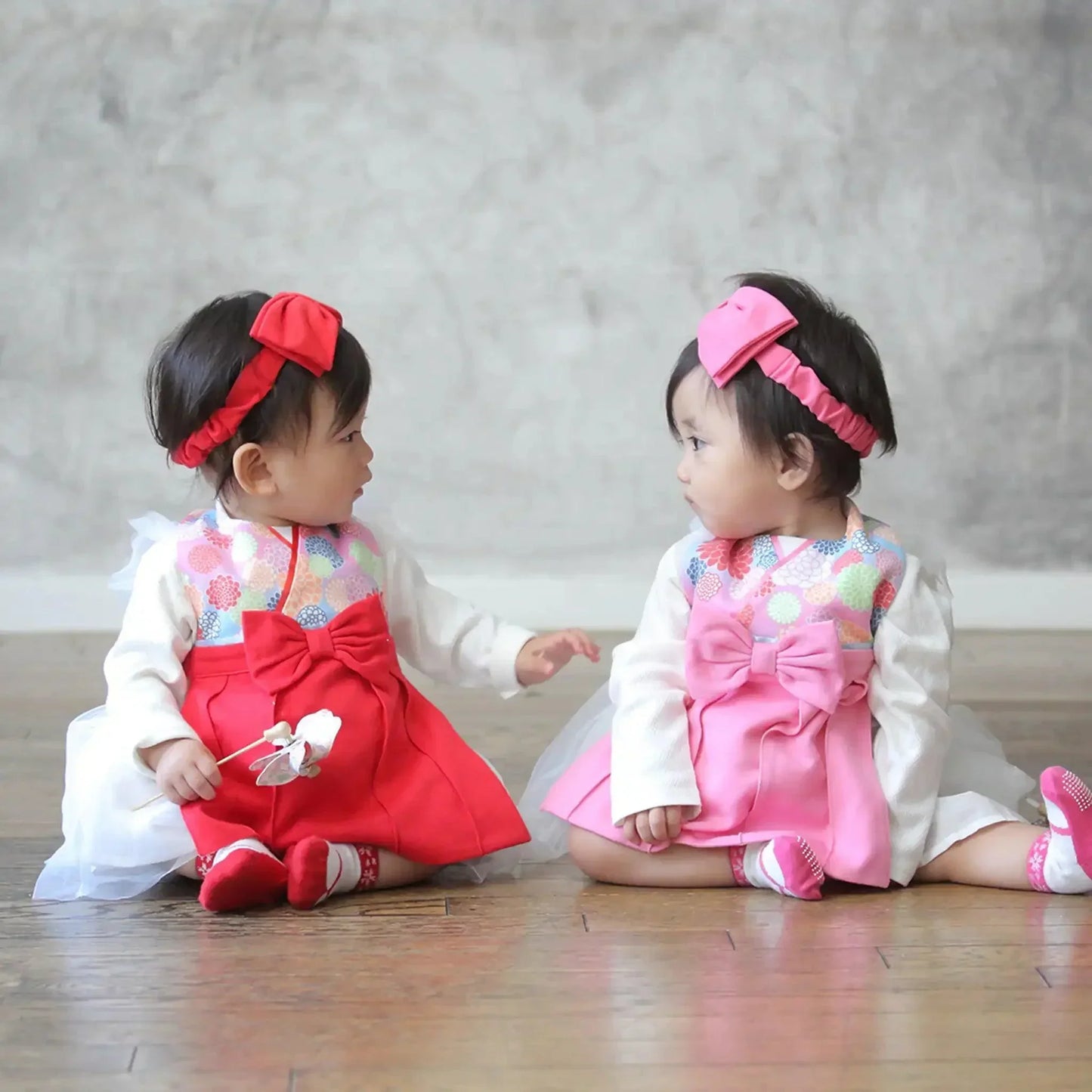 [現貨] 日本直送 Aenak 嬰兒菊花和服風格紅色圍裙/口水肩 - BB Dressup