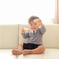 [現貨] 日本直送 Aenak 男童裝 灰色V領恤衫造型嬰兒連身衣 (70-80cm) - BB Dressup