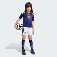  適合親子運動、足球主題拍照與日常穿搭之童裝球衣。