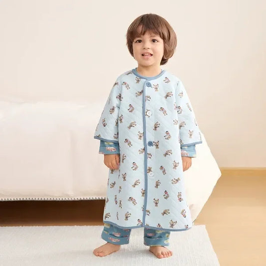 [現貨] 日本直送Combi Mini 嬰兒粉藍長袖保暖絎縫睡袍/睡衣 (80-90cm) - BB Dressup