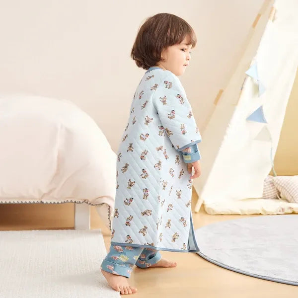 [現貨] 日本直送Combi Mini 嬰兒粉藍長袖保暖絎縫睡袍/睡衣 (80-90cm) - BB Dressup