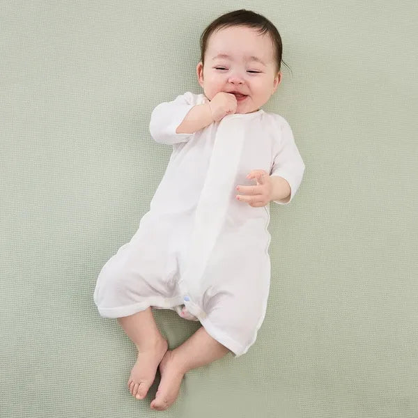 [現貨] 日本直送Combi Mini 初生嬰兒100%全棉魔術貼純白連身衣 (50-70cm) - BB Dressup