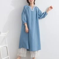 採用抓褶設計 (Ruched Design) 以修飾身形之優雅連身裙。