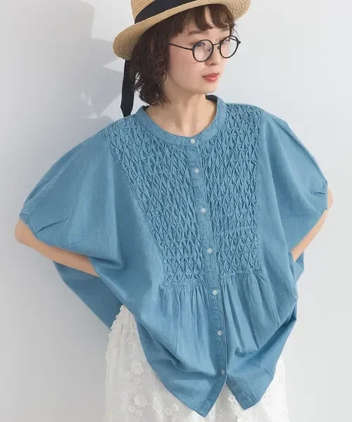 具有修身效果之繭型 (Cocoon) 廓形刺繡上衣。