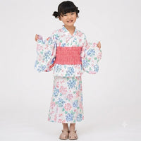 高品質刺繡與棉質材質嬰兒和服，觸感柔軟且精緻，適合節慶使用。