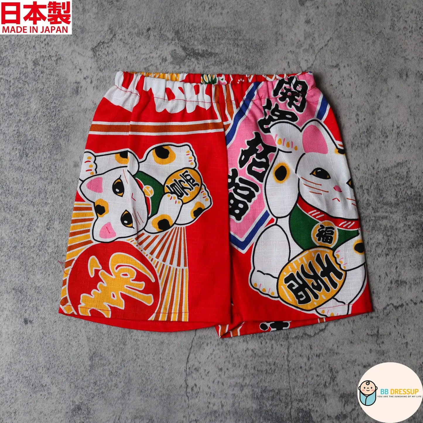 Mam 日本製紅色招財貓甚平嬰兒套裝展示。