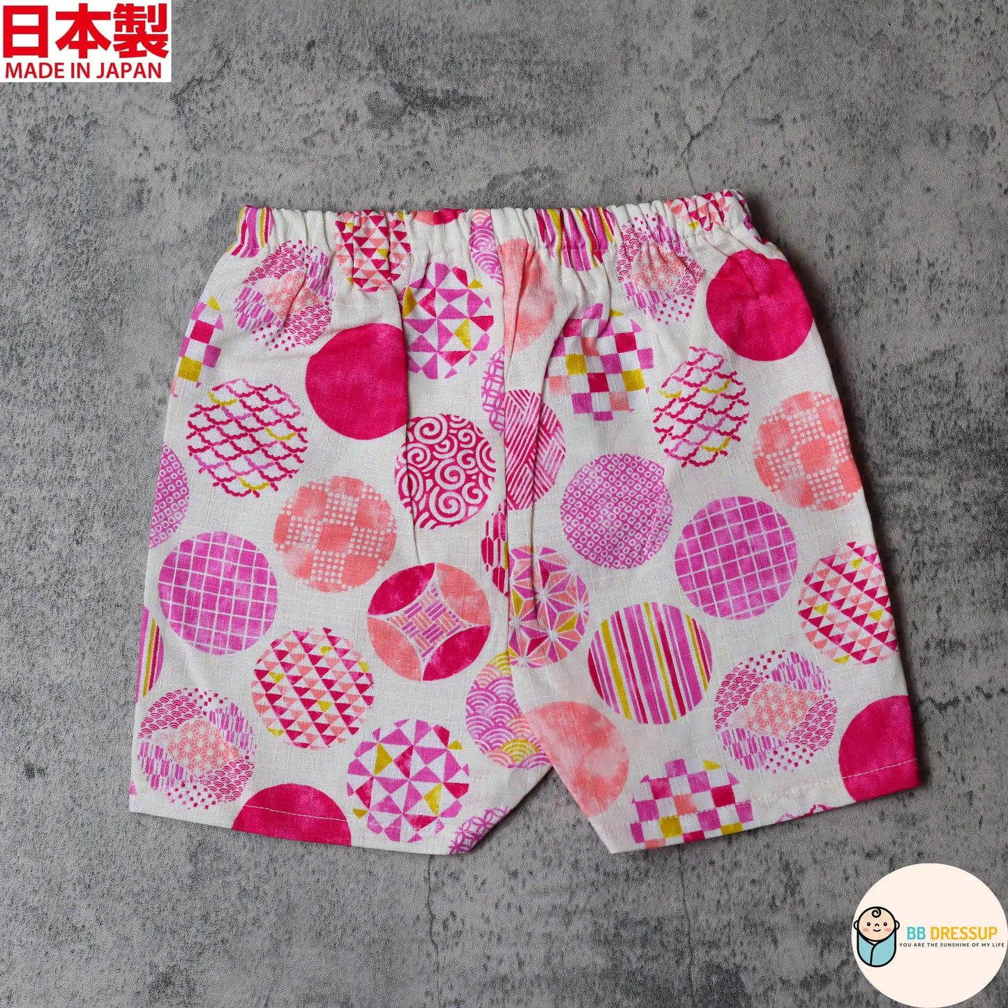 採用輕便甚平 (Jinbei) 設計以方便兒童活動之和服套裝。