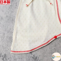 採用高品質有機棉布料製成之Pompkins初生連身衣。