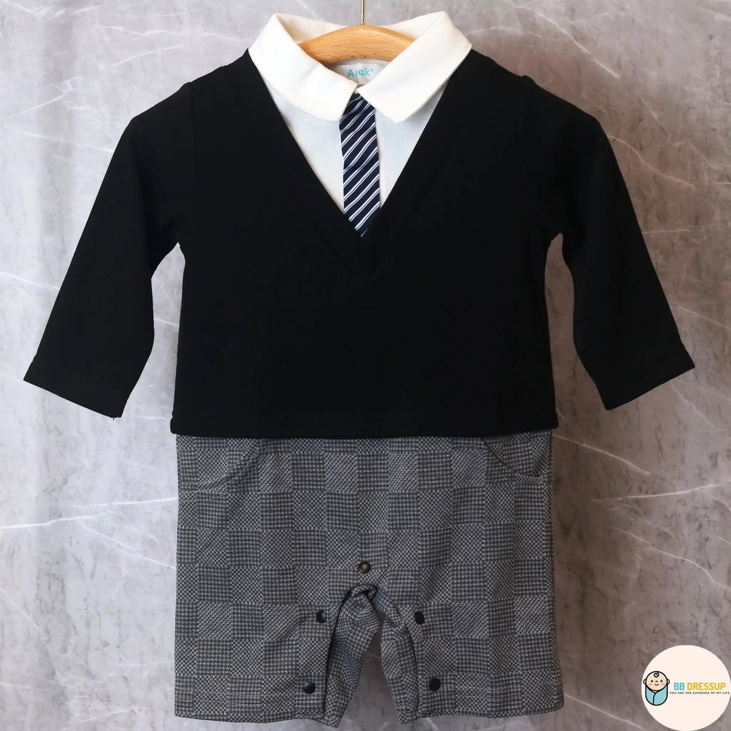 [現貨] 日本直送 Aenak 男童裝 黑色V領恤衫造型嬰兒連身衣 (70-80cm) - BB Dressup